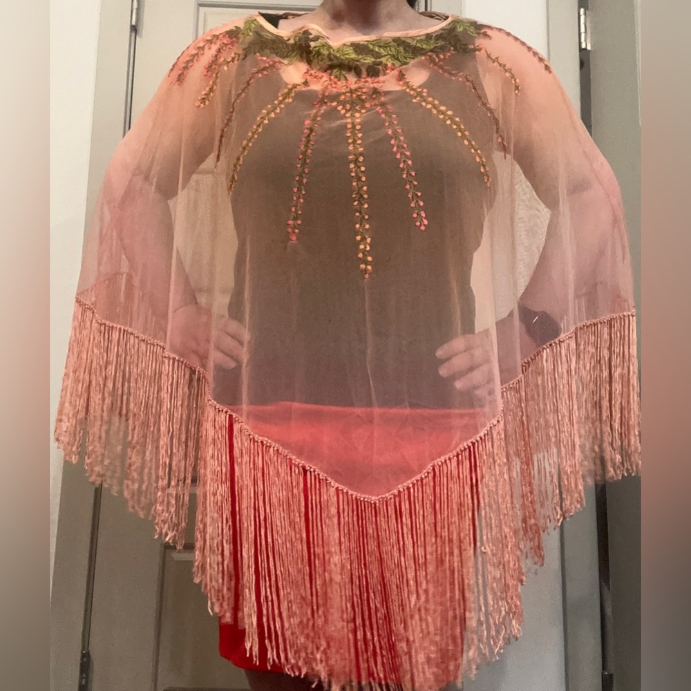 SANA tunic with detailed floral embroidery light pink with tassels